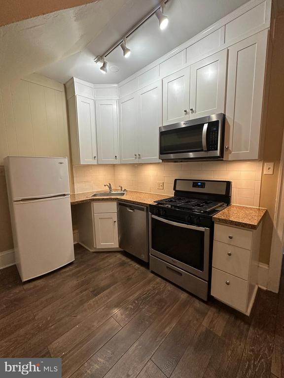 Building Photo - 224 W 14th St Unit 2