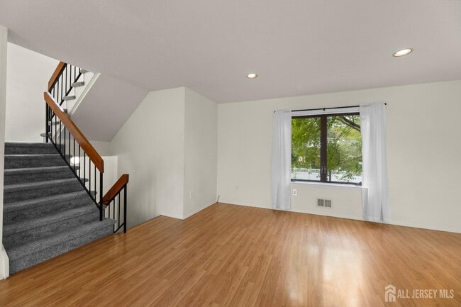 Photo - 65 Diamond Ln