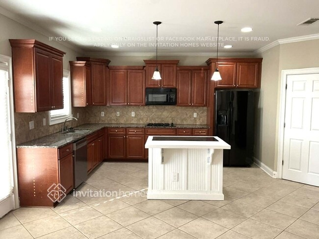 Photo - 5571 Boreal Way SW