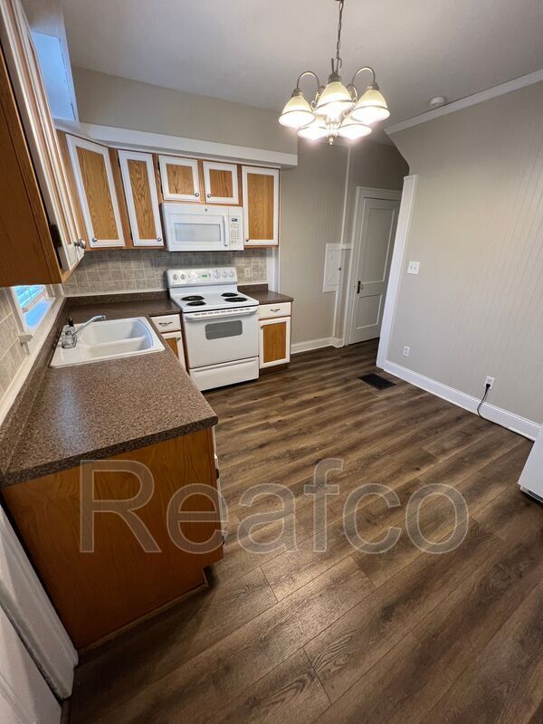 Photo - 277 E Moler St