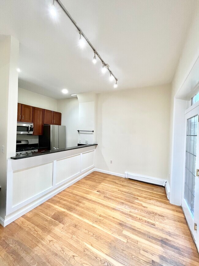 Building Photo - 59 Fort Ave Unit 1 Rental