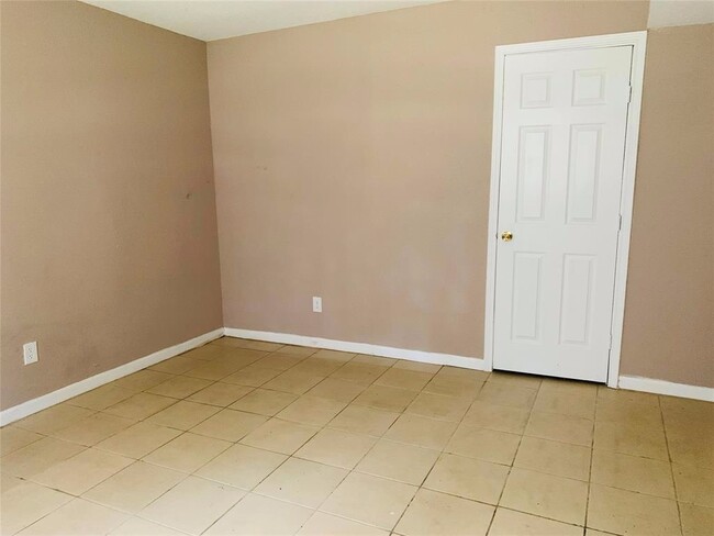 Photo - 1 bd condo downstairs Unit 607