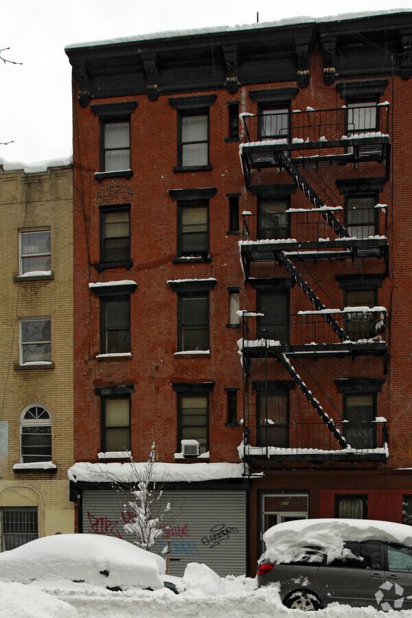 Photo - 433 E 6th St