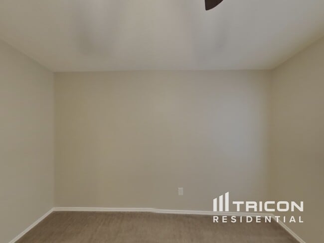 Photo - 2628 Dahlia Dr