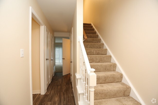 Foyer - 3BR, 1.5BA - 1,000 SF - The Wexner