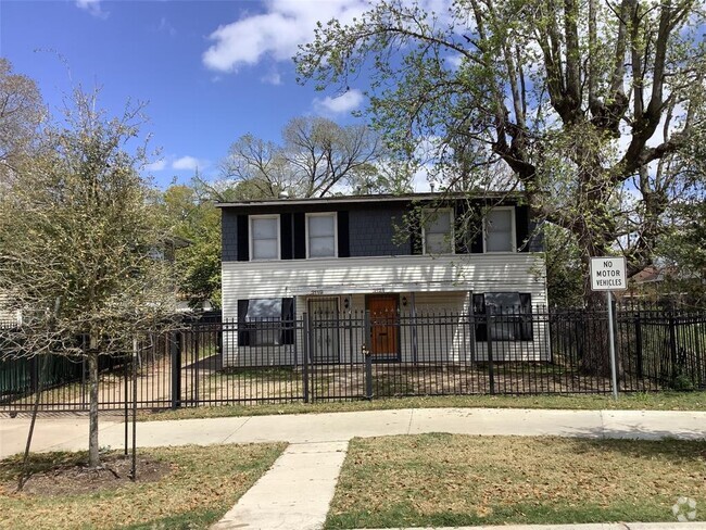 Building Photo - 3119 Cleburne St Rental