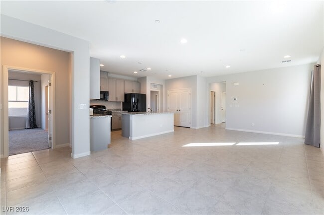 Photo - 747 N Water St