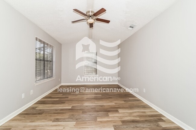 Photo - 1504 W 55th St