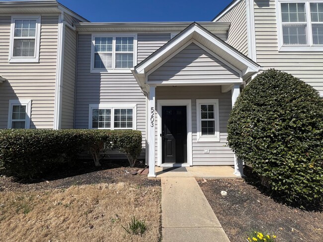 Charming 2BD, 2.5BA Raleigh Townhome in an... - Charming 2BD, 2.5BA Raleigh Townhome in an...