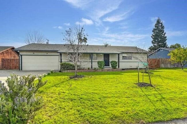 Building Photo - 4916 Heatherdale Ln