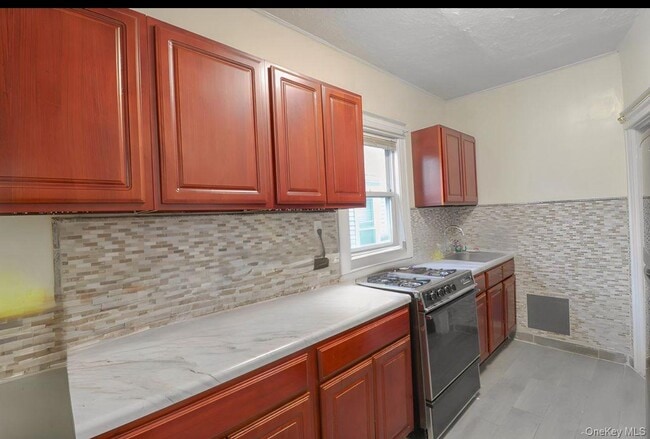 Photo - 1643 Lurting Ave