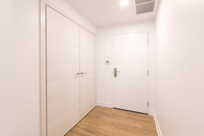 Photo - 30 Saint-Joseph Est Unit 206