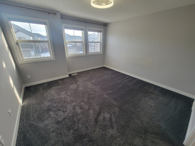 Photo - 5404-5414 14 Ave SW