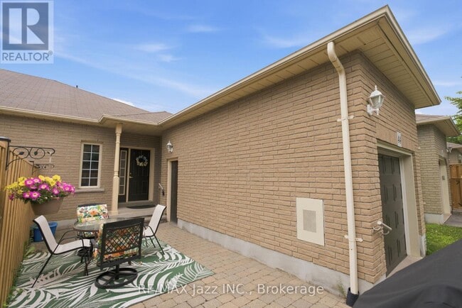 Photo - 1111 Wilson Rd N