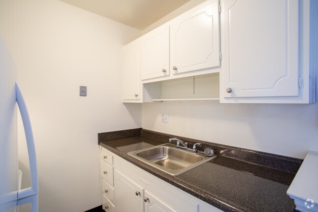 Kitchen - East Browning Apartments