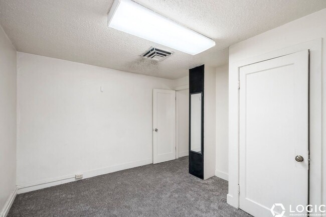 Photo - 136 S 300 W
