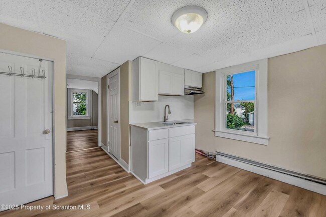 Photo - 918 Maple St