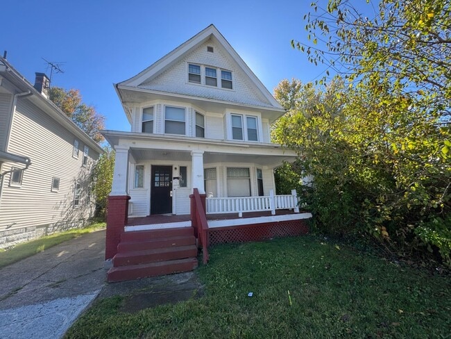 Charming 4-Bedroom Property in Prime Location - Charming 4-Bedroom Property in Prime Location