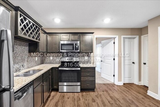 Building Photo - Foxridge Townhomes - only unit available at Foxridge until late Spring