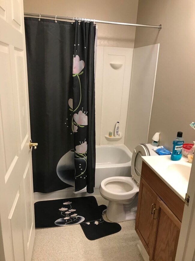 Photo - 615 N 44th St Unit 615 N 44th St  1F - 615 N 44th St  1F