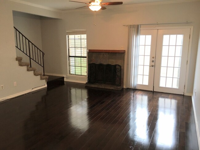 Photo - 2924 St Joseph St