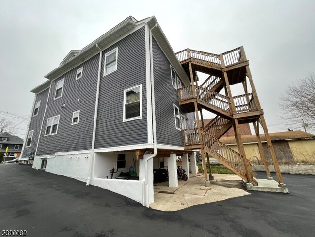 Photo - 57 Elm St Unit 3