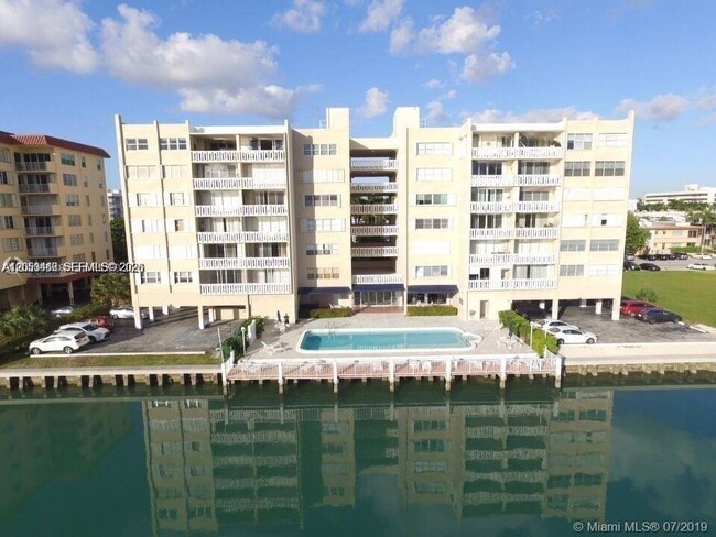 Building Photo - 9381 E Bay Harbor Dr Unit 302S