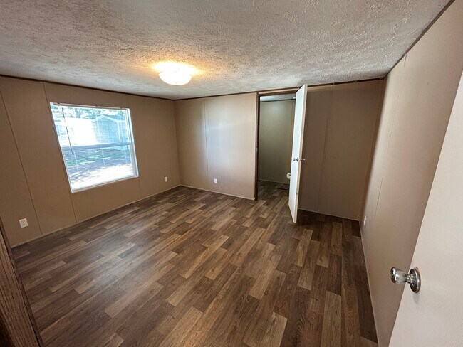 Photo - 1045 Teneile St