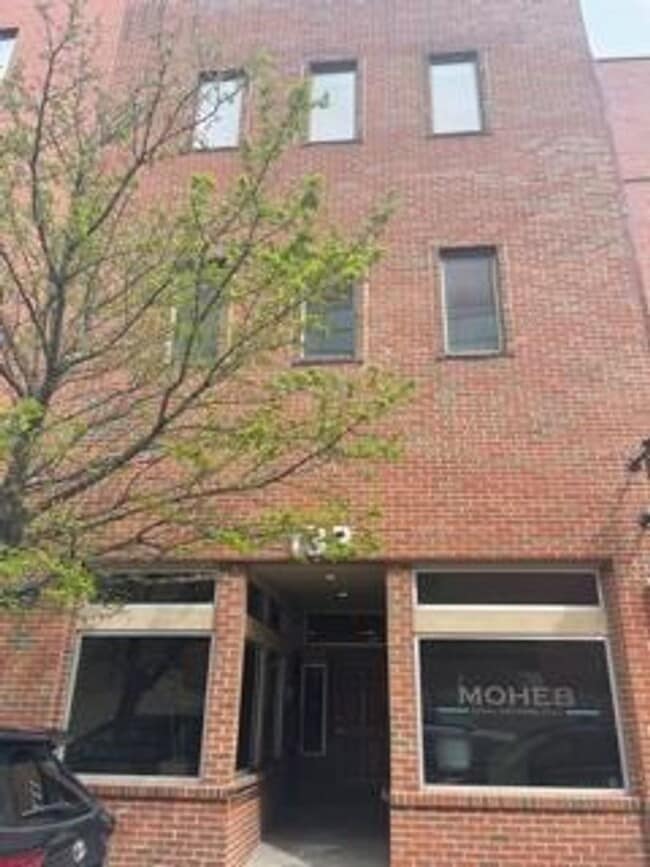 Building Photo - New Listing!