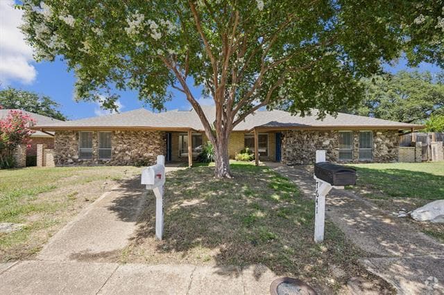 Building Photo - 7641 Dentcrest Dr Rental