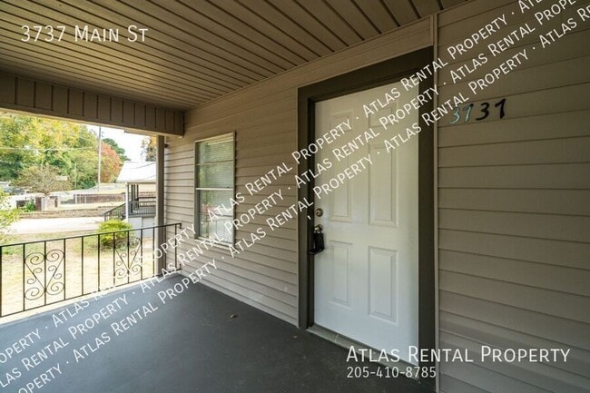 Photo - 3737 Main St