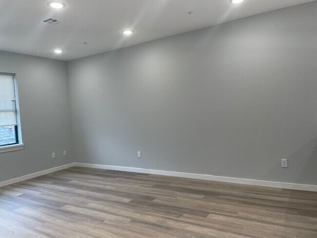 Photo - 441-449 E 18th St