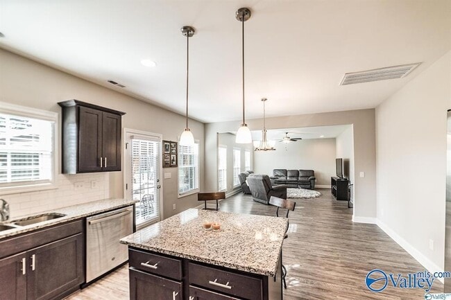 Photo - 108 Erskin Parcus Dr