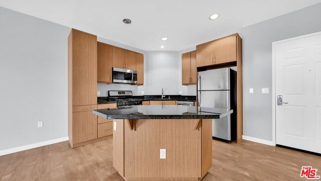 Building Photo - 1408 W Washington Blvd Unit 305 Rental