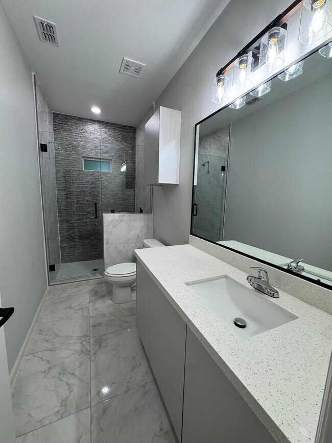 Photo - 703 Pedro St Unidad 3