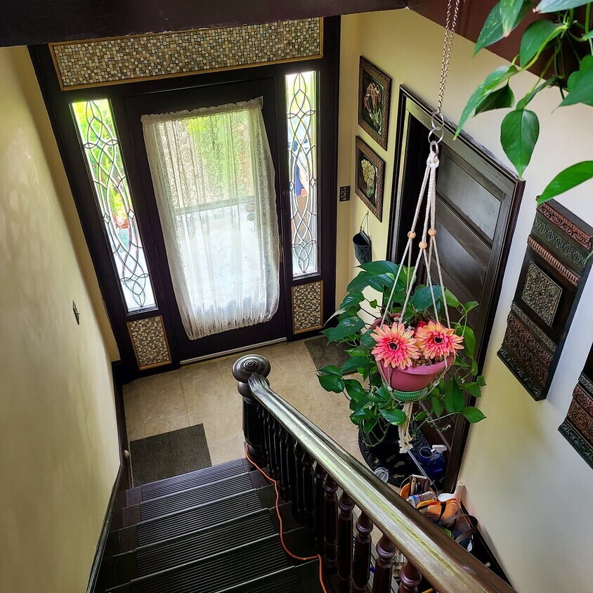 Private entrance - 715 N McBride St (Syracuse, NY)