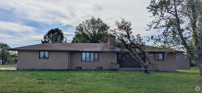 Building Photo - Spacious 3-Bedroom, 2-Bathroom Home