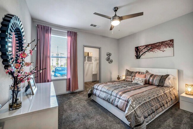 Photo - Spacious Comfort with Upscale Finishes! Unidad HAB