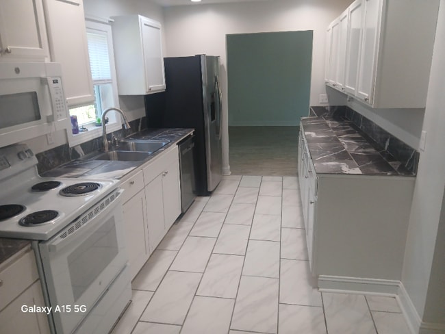 Photo - 230 Northwest Ave