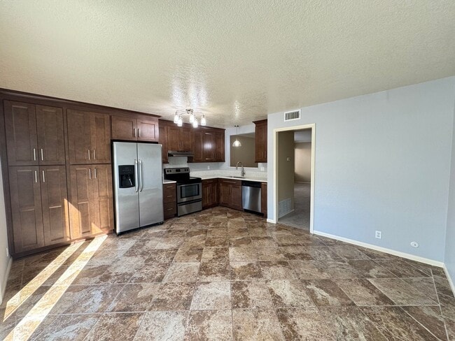 Photo - Beautiful 2Bd/1.5Ba Townhome in Orange w/A...