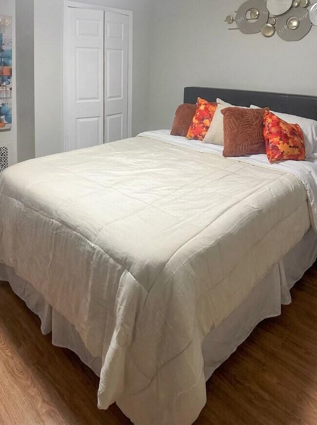 Photo - 4911 W Girard Ave