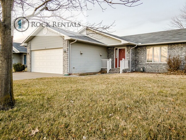 Building Photo - 14 Des Moines Ave Unit 14 Des Moines Apt A