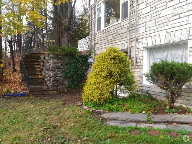 Building Photo - 5367 NY-7 Unit Apt 2