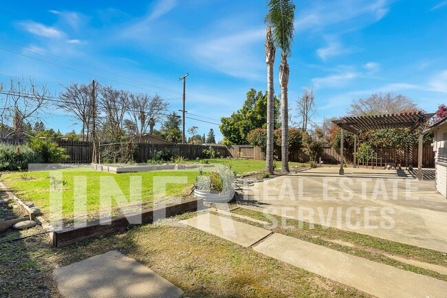 Photo - 9024 Leatham Ave