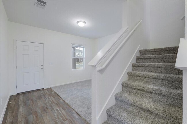 Photo - 140 Satsuma Ln