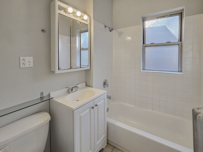 Photo - 1932 W Winona St Unit 3