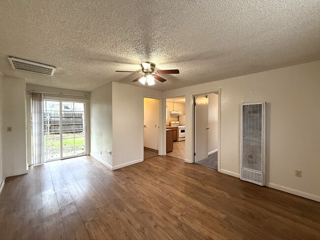 Photo - 612 W 2nd Ave