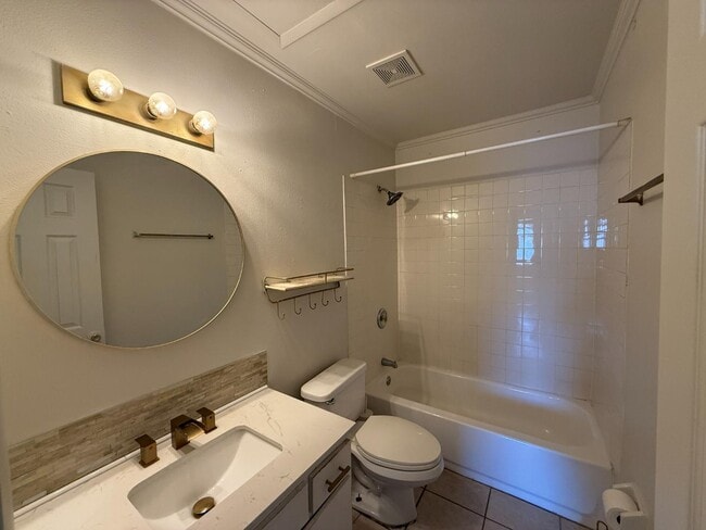 Photo - 136 Country Club Dr