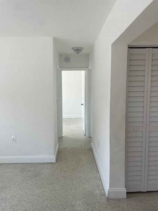 Photo - 585 SW 13th Ave Unit One