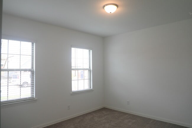 Photo - 1618 Glacier Dr